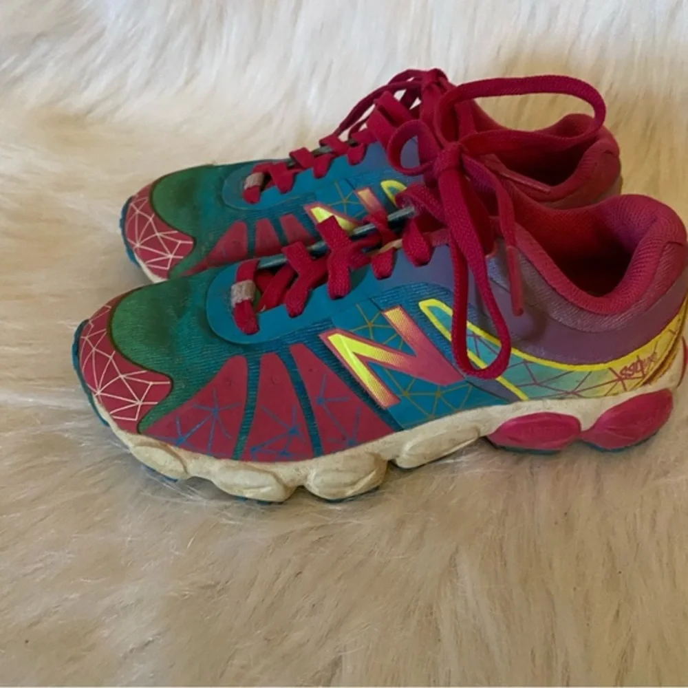 New Balance Shoes Girls‎ Size 11 Lace Up Sneaker’s Pink-Blue Has Some Stains